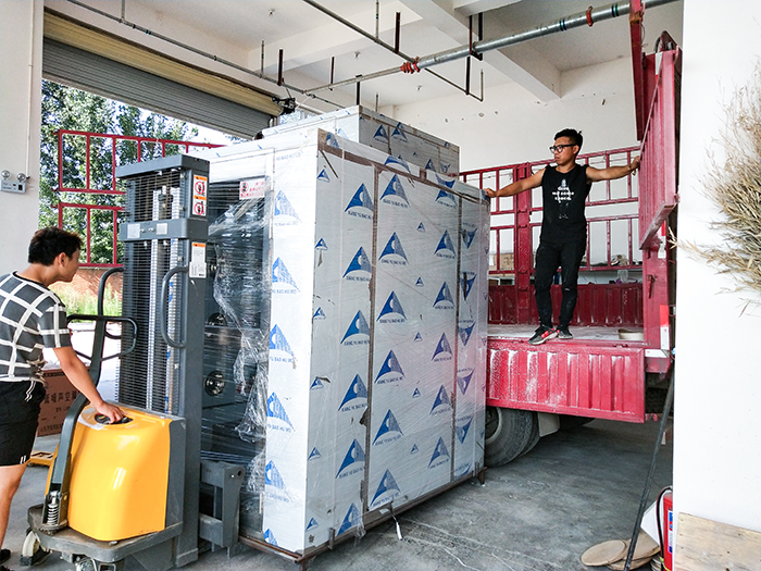 郴州風(fēng)淋室發(fā)貨現(xiàn)場